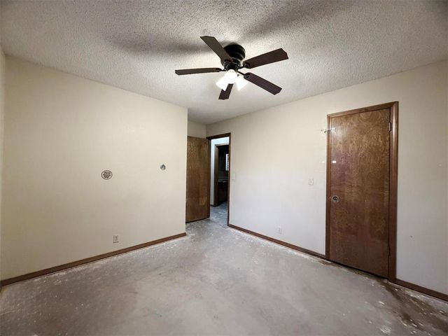 1913 Singingwood Avenue, Edmond, OK 73013