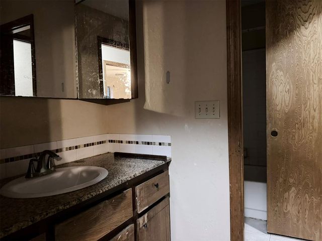 1913 Singingwood Avenue, Edmond, OK 73013