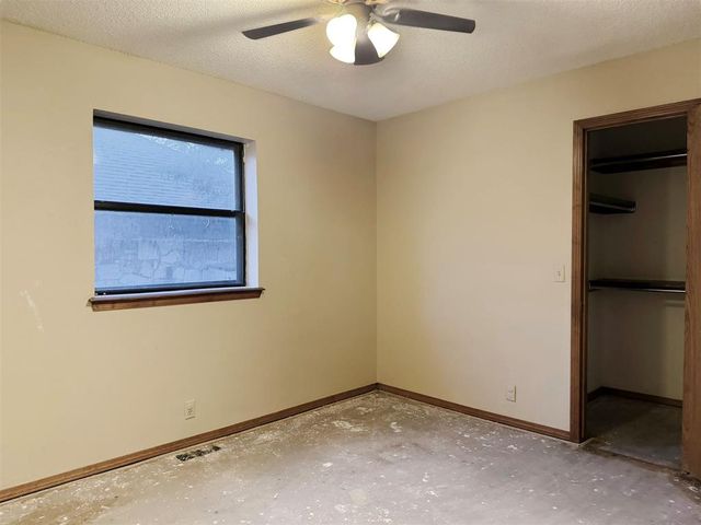 1913 Singingwood Avenue, Edmond, OK 73013