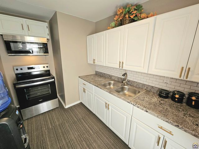 3505 SE Girard ST, Topeka, KS 66605