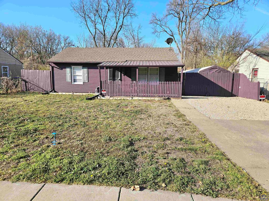 3505 SE Girard ST, Topeka, KS 66605