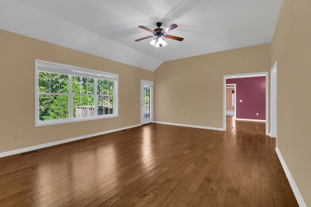 442 Golf Shores Dr, Winchester, TN 37398