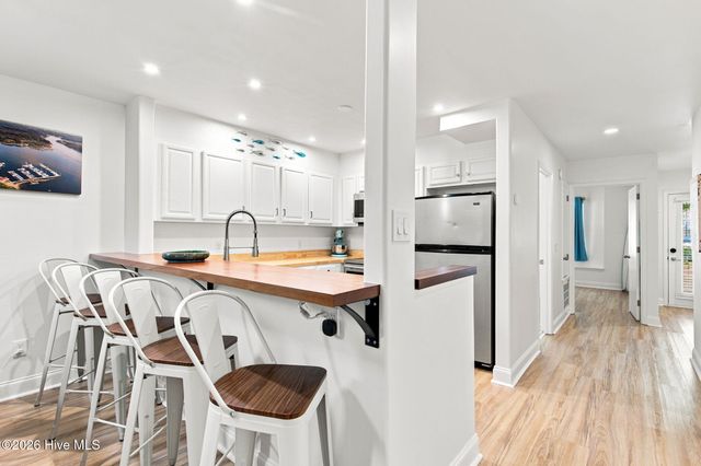 1800 Eastwood Road Apt 118, Wilmington, NC 28403