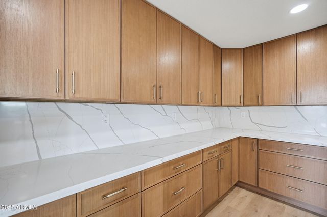 2416 E PIESTEWA PEAK Drive, Phoenix, AZ 85016