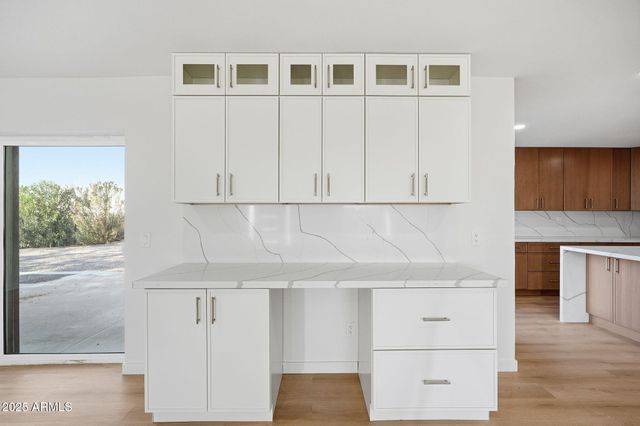 2416 E PIESTEWA PEAK Drive, Phoenix, AZ 85016