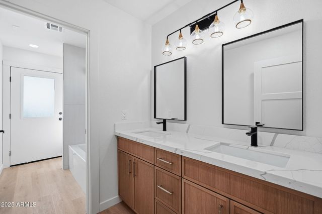 2416 E PIESTEWA PEAK Drive, Phoenix, AZ 85016