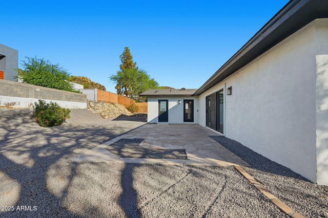 2416 E PIESTEWA PEAK Drive, Phoenix, AZ 85016