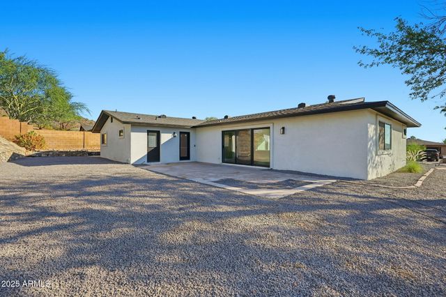 2416 E PIESTEWA PEAK Drive, Phoenix, AZ 85016