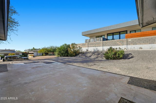 2416 E PIESTEWA PEAK Drive, Phoenix, AZ 85016