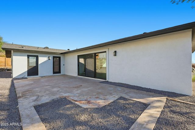 2416 E PIESTEWA PEAK Drive, Phoenix, AZ 85016