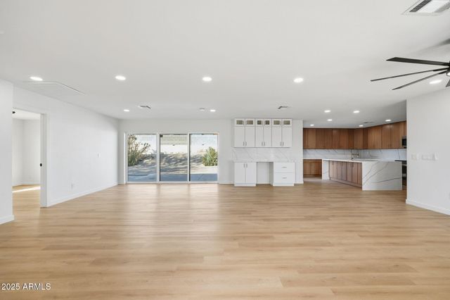 2416 E PIESTEWA PEAK Drive, Phoenix, AZ 85016