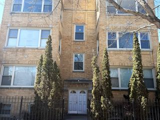 7516 N Damen Avenue 3, Chicago, IL 60645