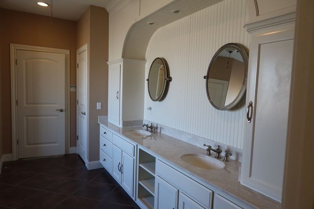 178 Spring Creek Cir, Bandera, TX 78003