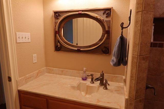 178 Spring Creek Cir, Bandera, TX 78003