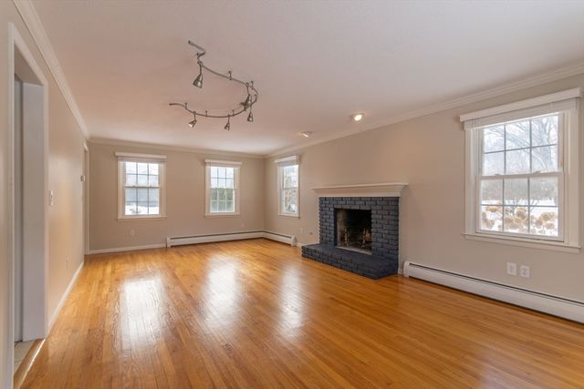 20 Kimberly Cir, Longmeadow, MA 01106