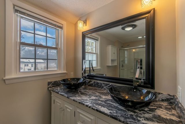 20 Kimberly Cir, Longmeadow, MA 01106