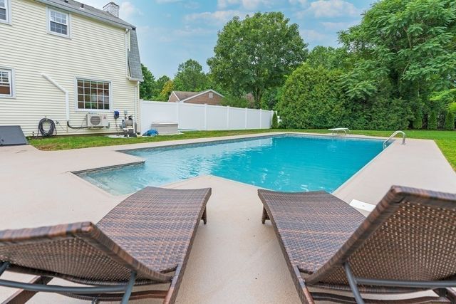 20 Kimberly Cir, Longmeadow, MA 01106