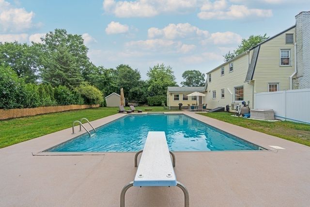 20 Kimberly Cir, Longmeadow, MA 01106