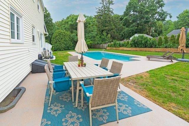 20 Kimberly Cir, Longmeadow, MA 01106