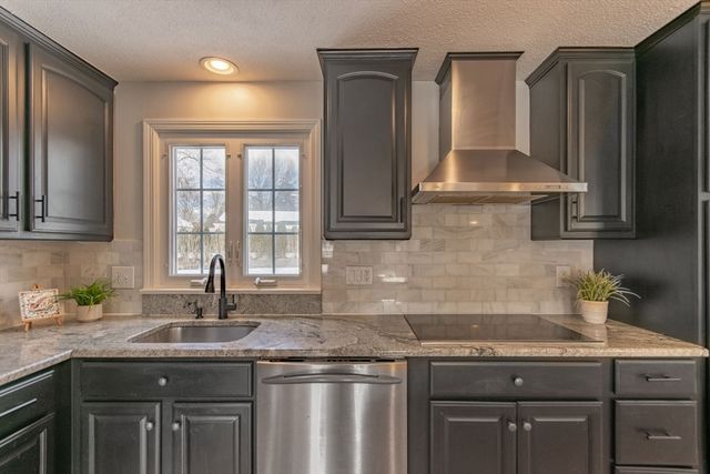 20 Kimberly Cir, Longmeadow, MA 01106