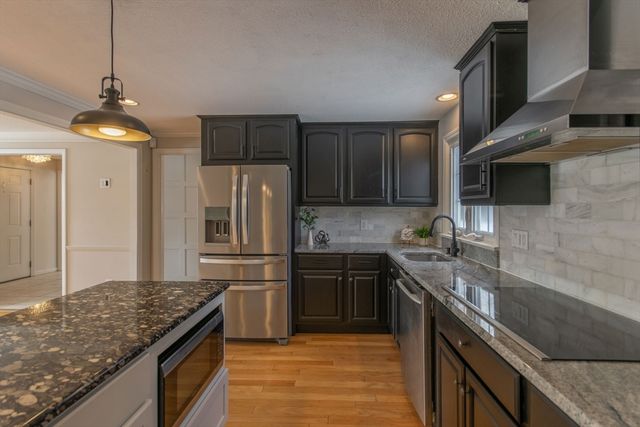 20 Kimberly Cir, Longmeadow, MA 01106