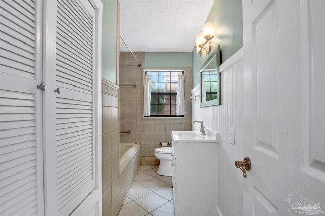 1660 E Hayes St, Pensacola, FL 32503