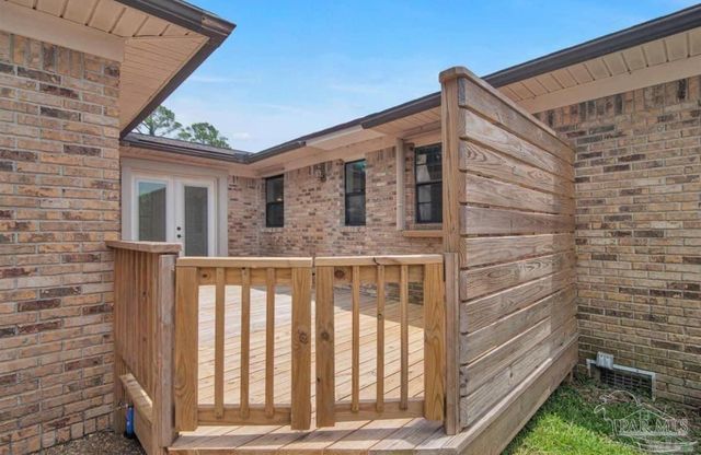 1660 E Hayes St, Pensacola, FL 32503