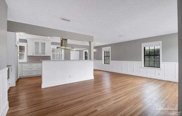 1660 E Hayes St, Pensacola, FL 32503