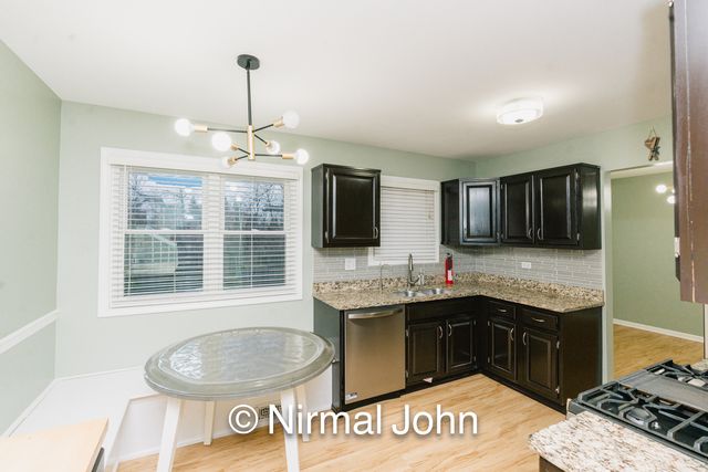 30 Monterey Drive, Vernon Hills, IL 60061