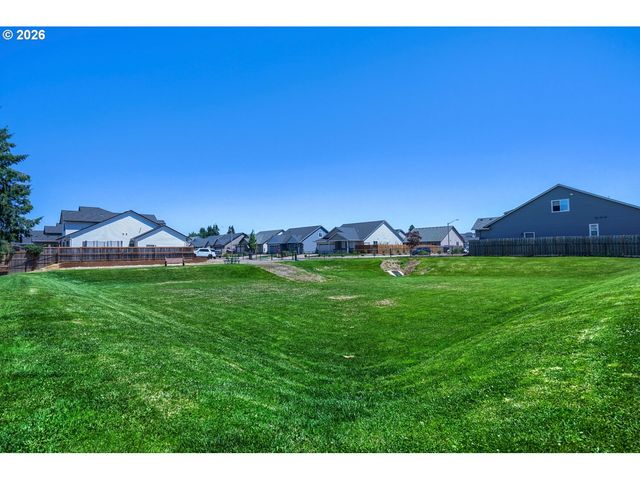 276 Ne CEDAR St, Sublimity, OR 97385