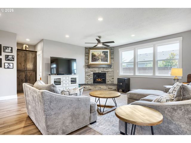 276 Ne CEDAR St, Sublimity, OR 97385