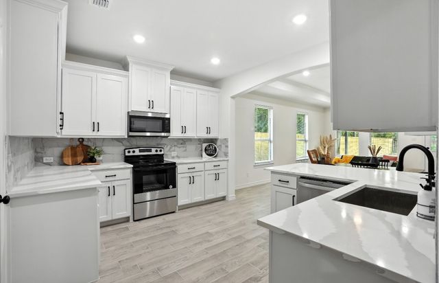 1118 S Grand Avenue, Gainesville, TX 76240