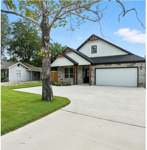 1118 S Grand Avenue, Gainesville, TX 76240