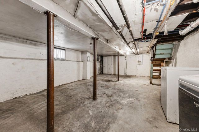 61-17A 165th Street, Fresh Meadows, NY 11365