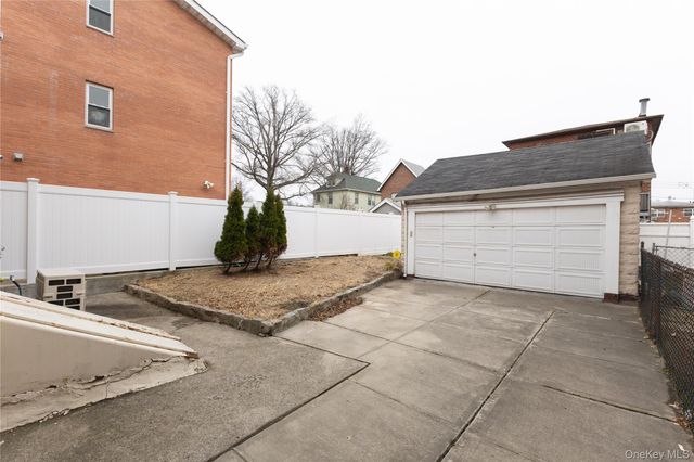 61-17A 165th Street, Fresh Meadows, NY 11365