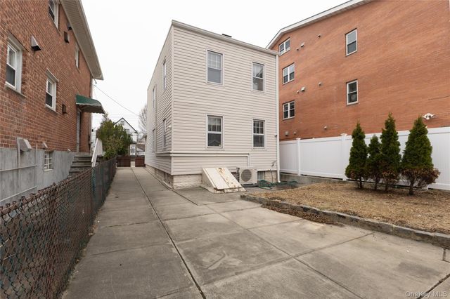 61-17A 165th Street, Fresh Meadows, NY 11365