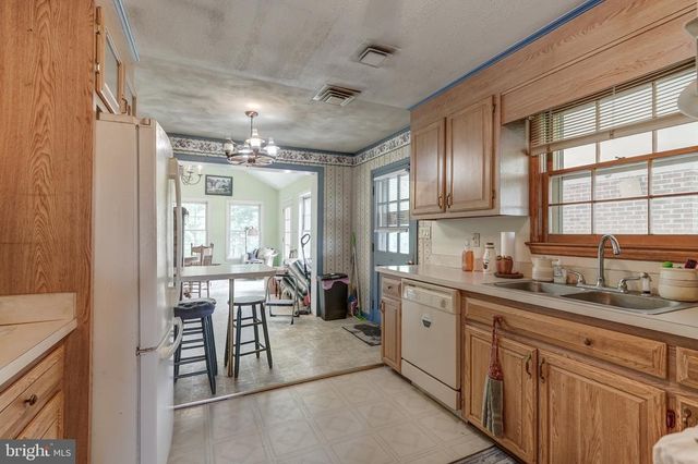 8858 POINDEXTER RD, Louisa, VA 23093