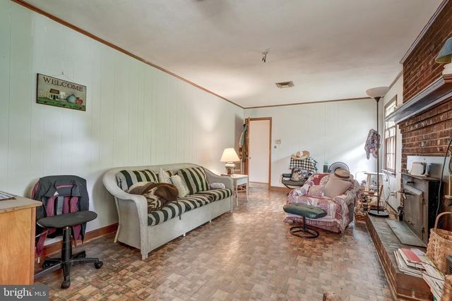 8858 POINDEXTER RD, Louisa, VA 23093
