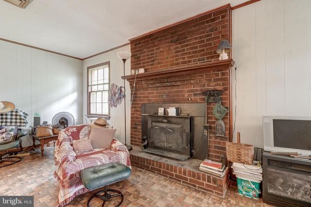 8858 POINDEXTER RD, Louisa, VA 23093
