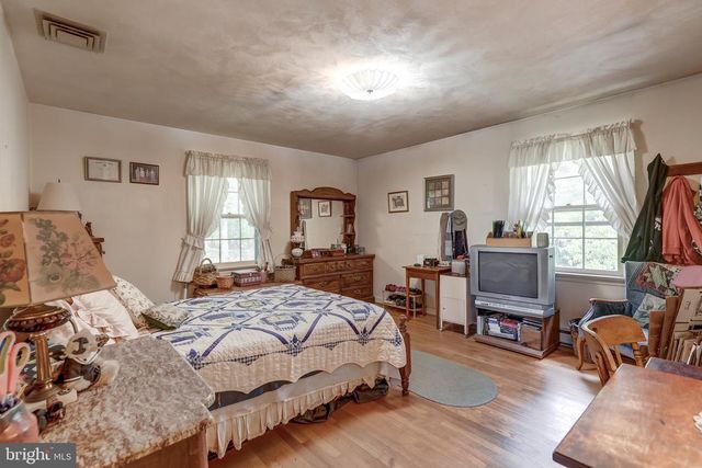 8858 POINDEXTER RD, Louisa, VA 23093