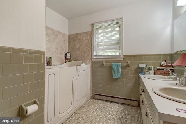8858 POINDEXTER RD, Louisa, VA 23093