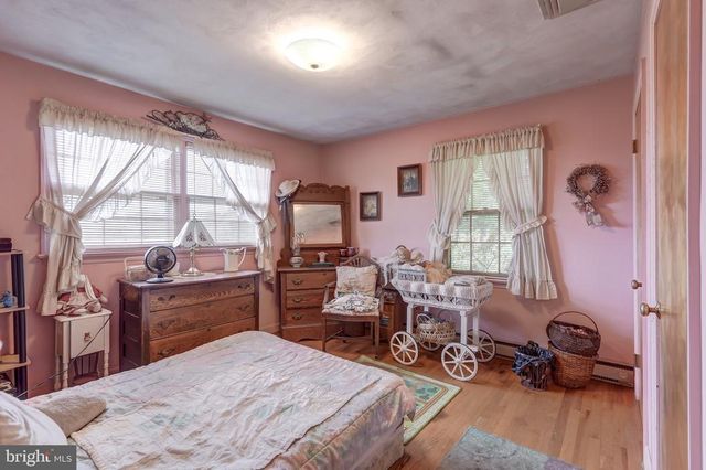 8858 POINDEXTER RD, Louisa, VA 23093
