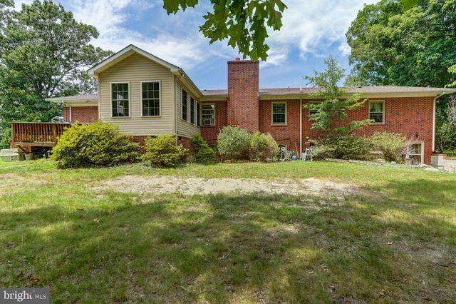 8858 POINDEXTER RD, Louisa, VA 23093
