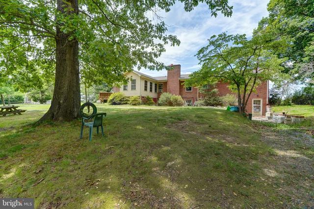 8858 POINDEXTER RD, Louisa, VA 23093