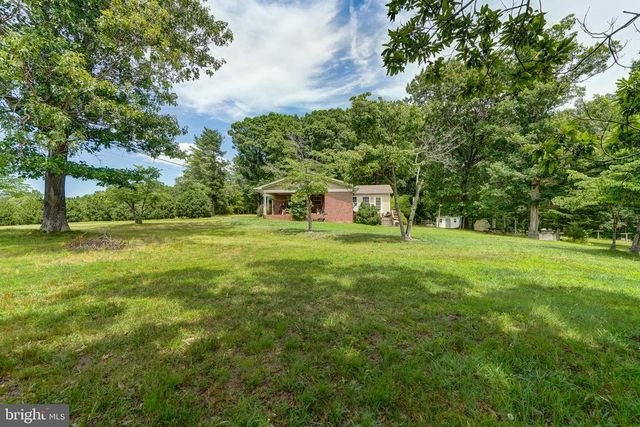 8858 POINDEXTER RD, Louisa, VA 23093