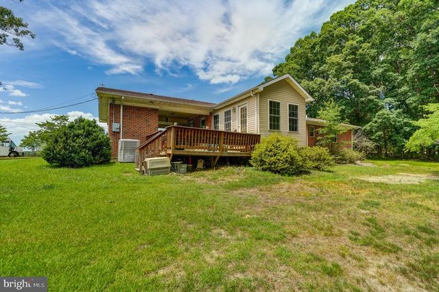 8858 POINDEXTER RD, Louisa, VA 23093