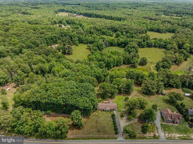 8858 POINDEXTER RD, Louisa, VA 23093
