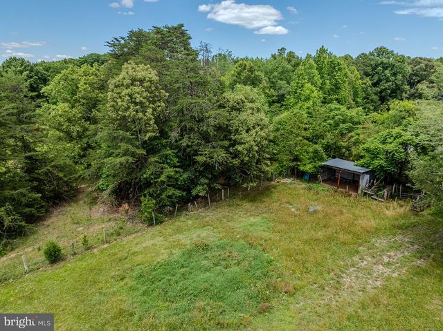 8858 POINDEXTER RD, Louisa, VA 23093