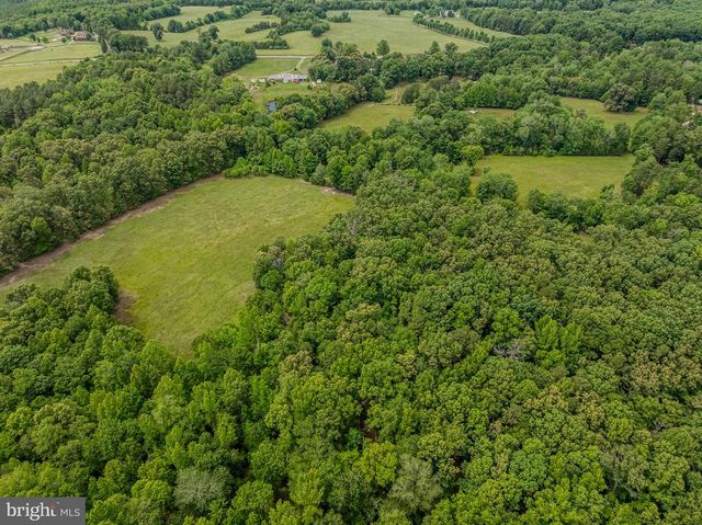 8858 POINDEXTER RD, Louisa, VA 23093