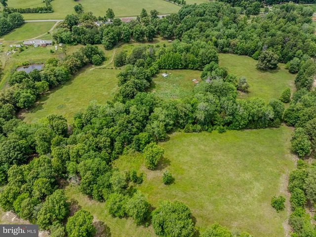 8858 POINDEXTER RD, Louisa, VA 23093